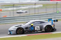 WRT doet zege cadeau aan Aston Martin, Louis Machiels wint Pro-Am