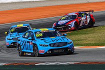 'Santi' Urrutia lukt historische hattrick (Race 3)